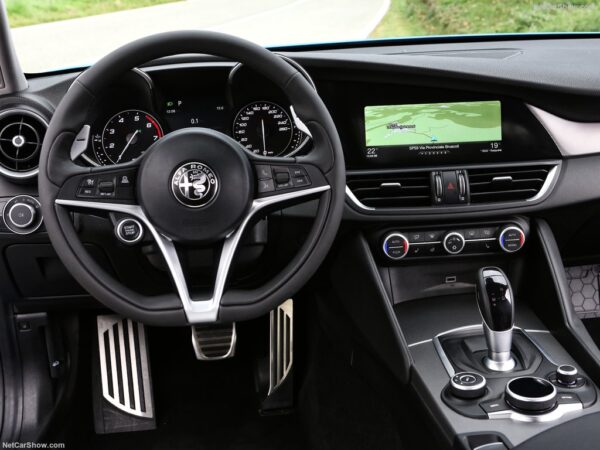 2017 Alfa Romeo Giulia - Image 4